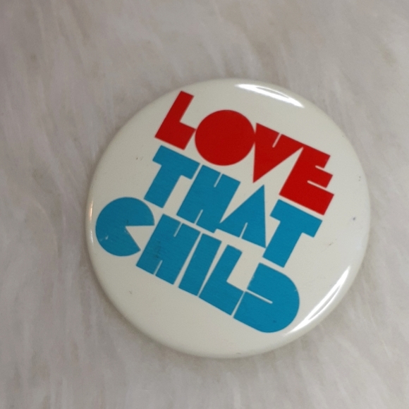 💜Vintage Love That Child Pinback Button - Picture 8 of 8